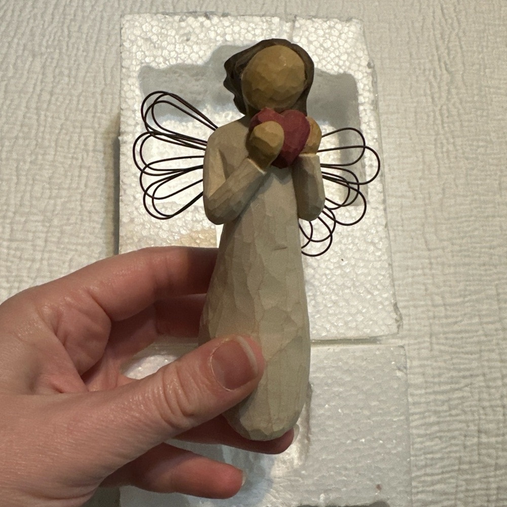 Willow Tree “Angel of the Heart” Small Figurine Demdaco #26024 Susan Lordi 2000